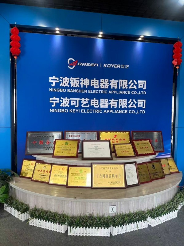 Ningbo Keyi fortalece a competitividade do comércio exterior digital por meio da discussão de problemas